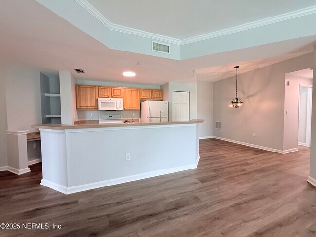 Building Photo - 440 S Villa San Marco Dr