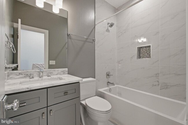 Building Photo - 925 Delafield Pl NW