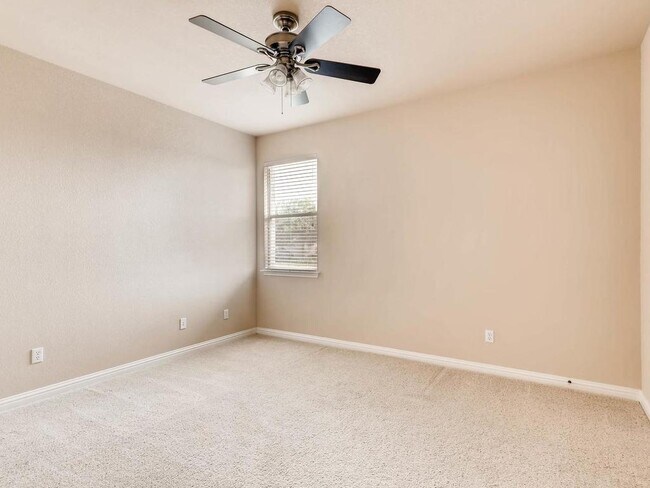 Building Photo - 857 Dark Horse Ln