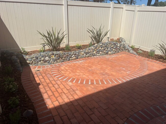 Building Photo - ***Charming 2 bed / 2 bath Townhome in Coastal Carlsbad - Available 04/18***