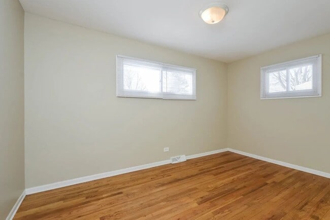 Building Photo - 712 W James St