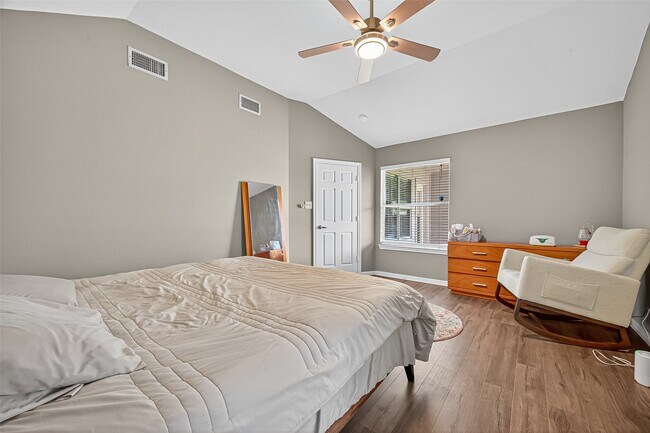 Building Photo - 6719 Woodland Oaks