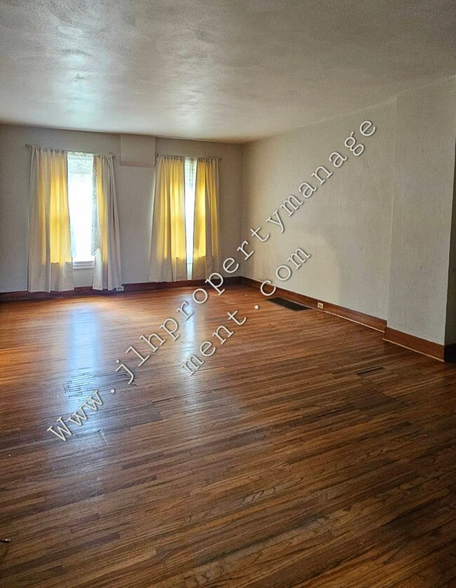 Building Photo - 618 W Clark St