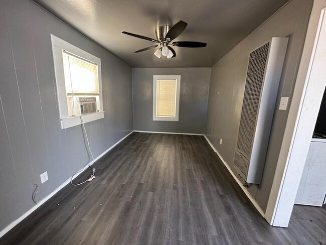 Building Photo - 1810 Avenue R