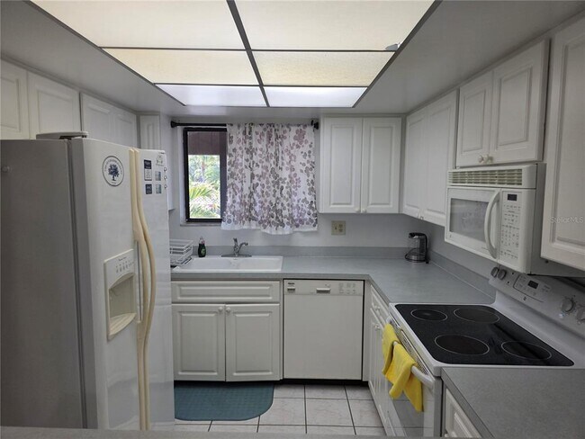 Building Photo - 3500 El Conquistador Pkwy