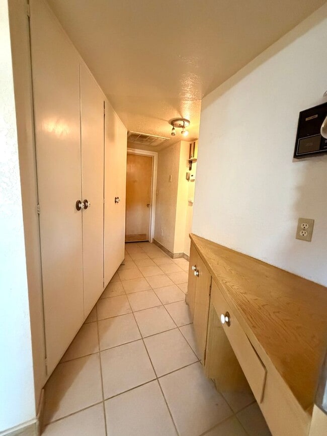 Building Photo - Cozy 2 Bedroom 1.5 Bathroom