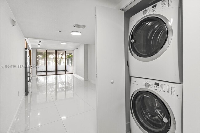 Building Photo - 6620 Indian Creek Dr