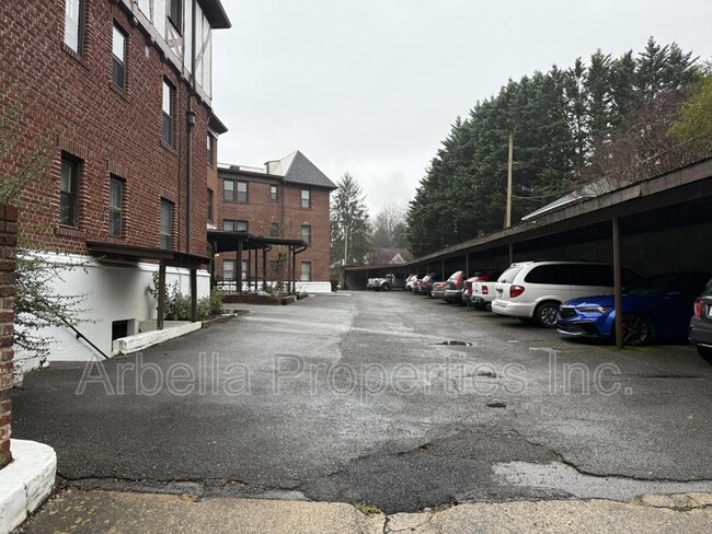 Building Photo - 701 W Locust St