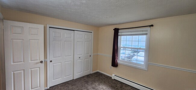 Building Photo - 1178 Middle Turnpike W