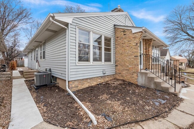 Building Photo - 4705 France Ave S
