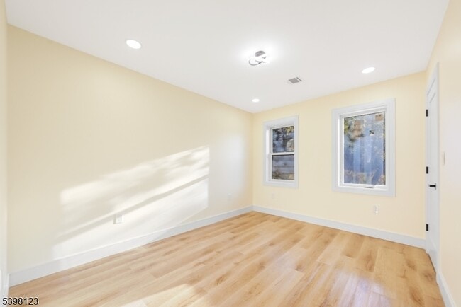 Building Photo - 169 New St