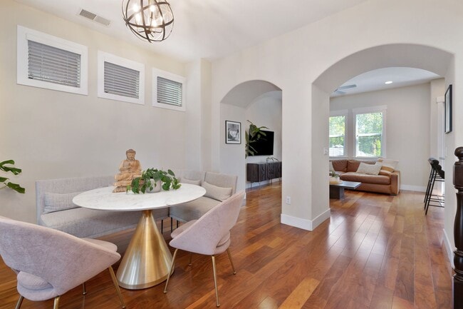 Building Photo - 3 bedroom | 2.5 bathroom | Crocker Village Brownstone