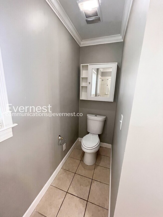 Building Photo - 3 Bed/2 Bath Home with Off-Street Parking / Pet-Friendly / Available Now!