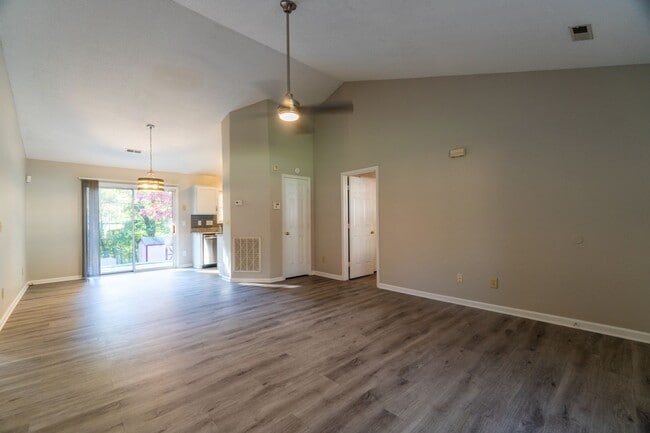 Building Photo - Beautiful 3 Bed 2 Bath home located in Greensboro!