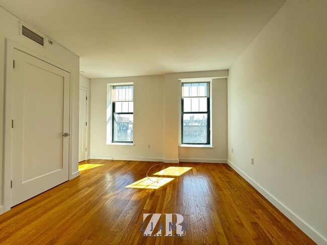 Building Photo - 123 Parkside Ave