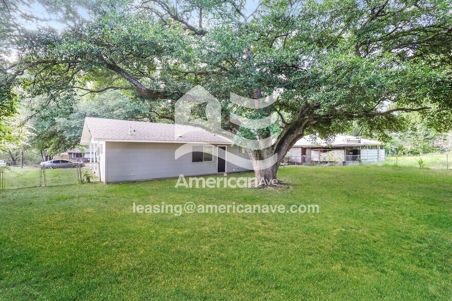 Building Photo - 471 Queen Theresa Ln