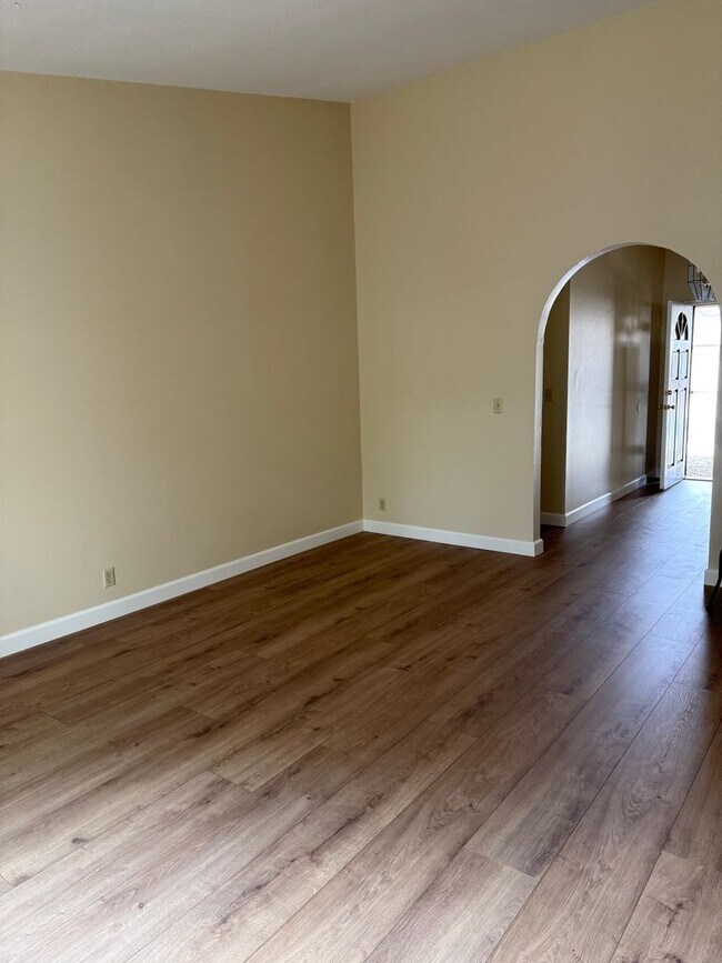 Building Photo - 2878 Cypress Way