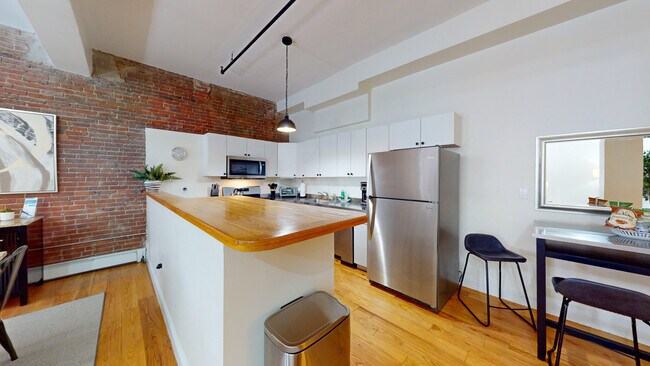 Building Photo - 19 Stanhope St