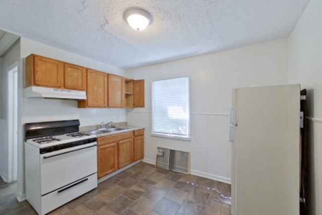 Building Photo - 671-673-673 S Wheatland Ave