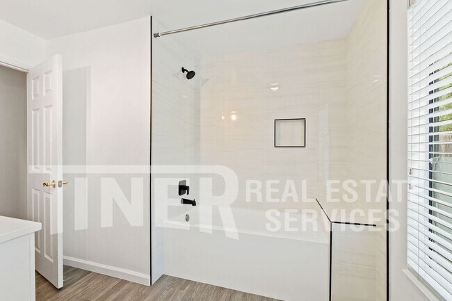 Building Photo - 3065 Cerro Cir