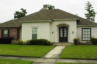 Building Photo - Spacious home in Woodlawn Estates