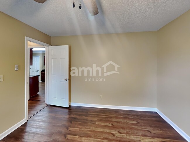 Building Photo - 113 Cedar Forest Dr