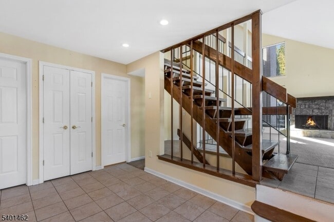 Building Photo - 117 Bluebird Dr