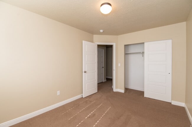 Building Photo - 3201 W Desert Lily Dr