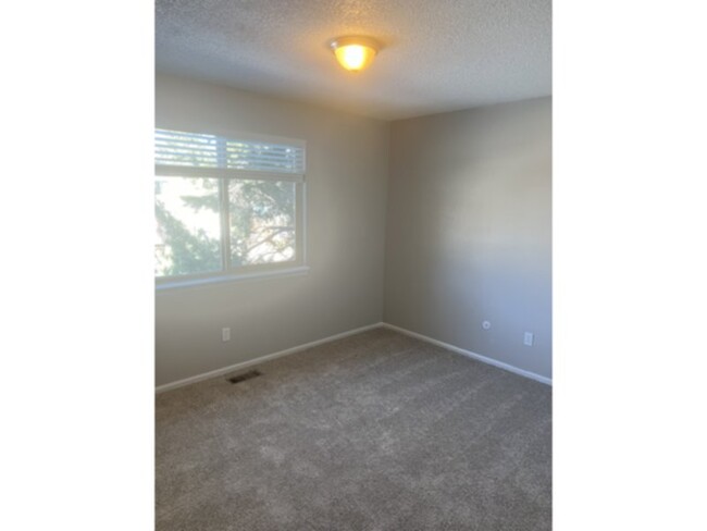 Building Photo - Beautiful 3 bed 2 bath home in LIttleton!