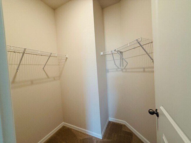 Building Photo - New built 4 bedroom 3 bath 3 car garage in Coddington Subdivision