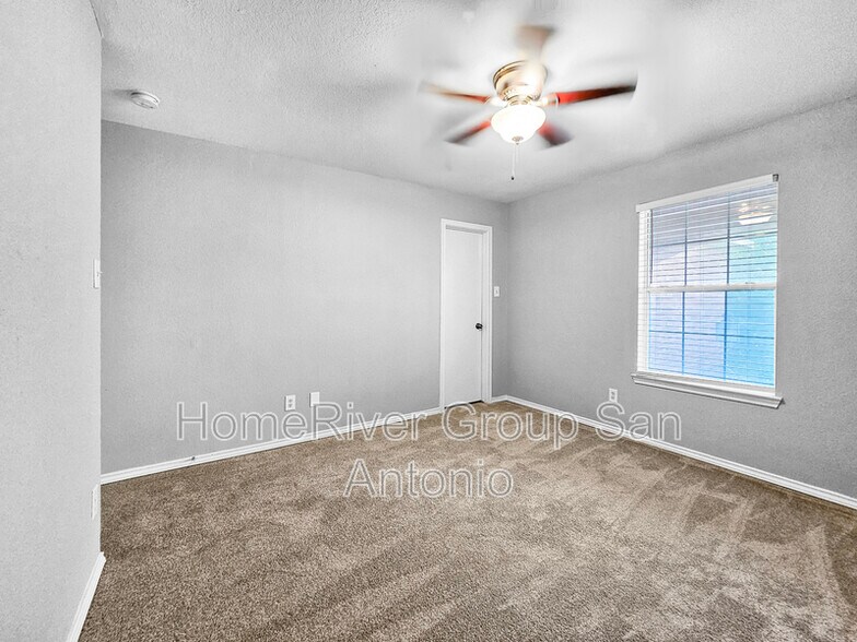 Building Photo - 2907 Candleside Dr