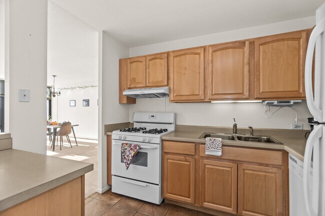 Building Photo - 6700 S South Shore Dr