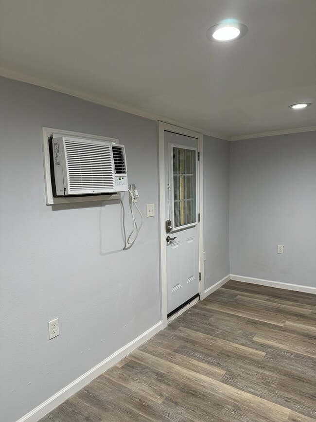 Building Photo - 2009 30th St