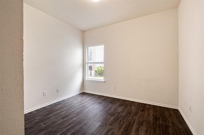 Building Photo - 105 Almquist St