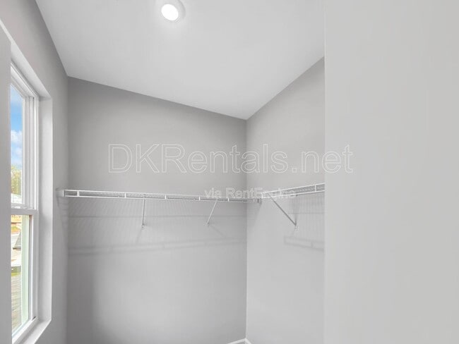 Building Photo - 245 Birchwood Row