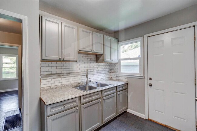 Building Photo - 3422 Kinnear Ave