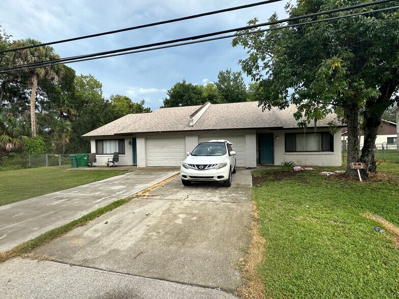 Building Photo - 989 Flomich St