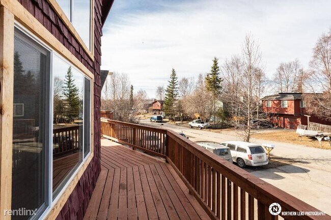 Building Photo - 8807 Washburn St