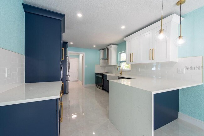 Building Photo - 4643 Bay Crest Dr
