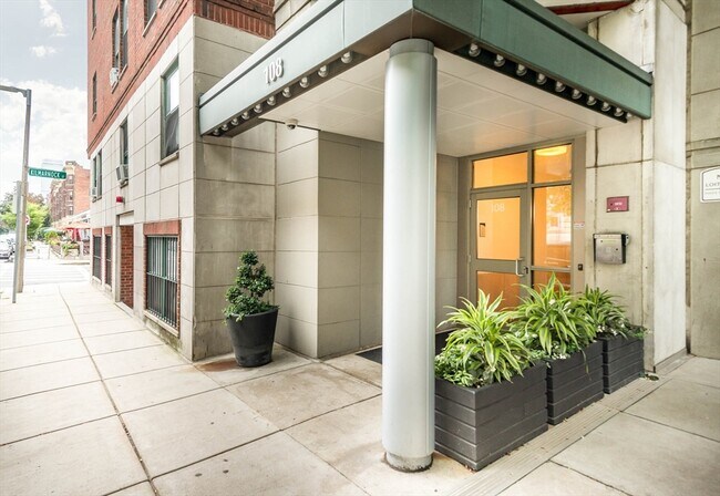 Primary Photo - 108 Peterborough St