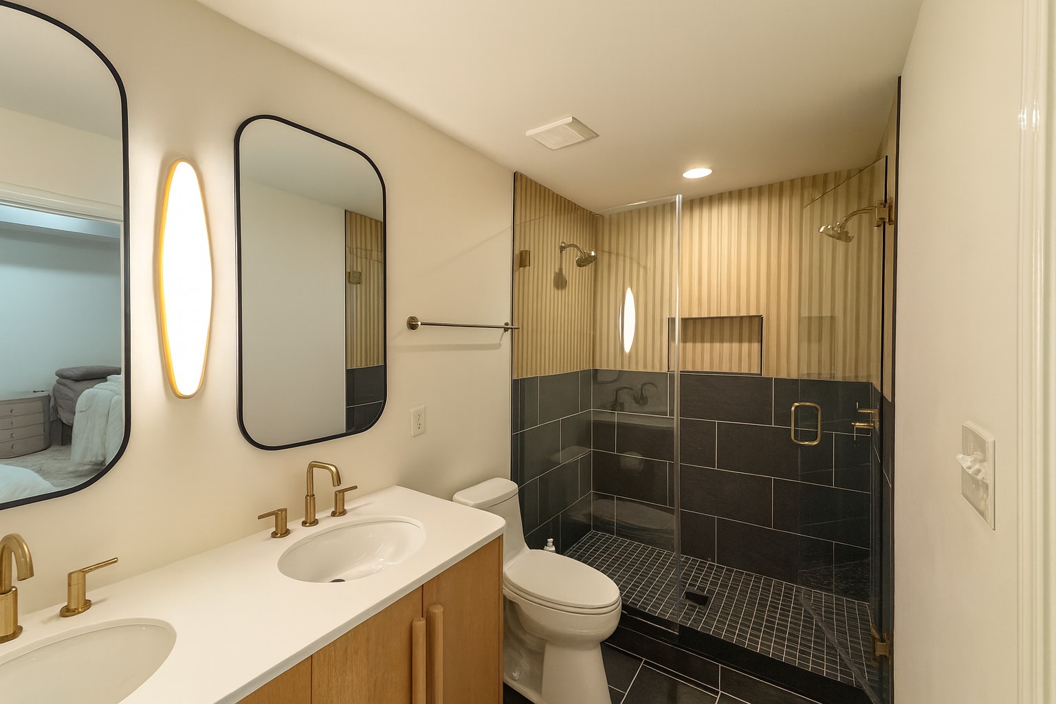 Building Photo - 250 W Bland St