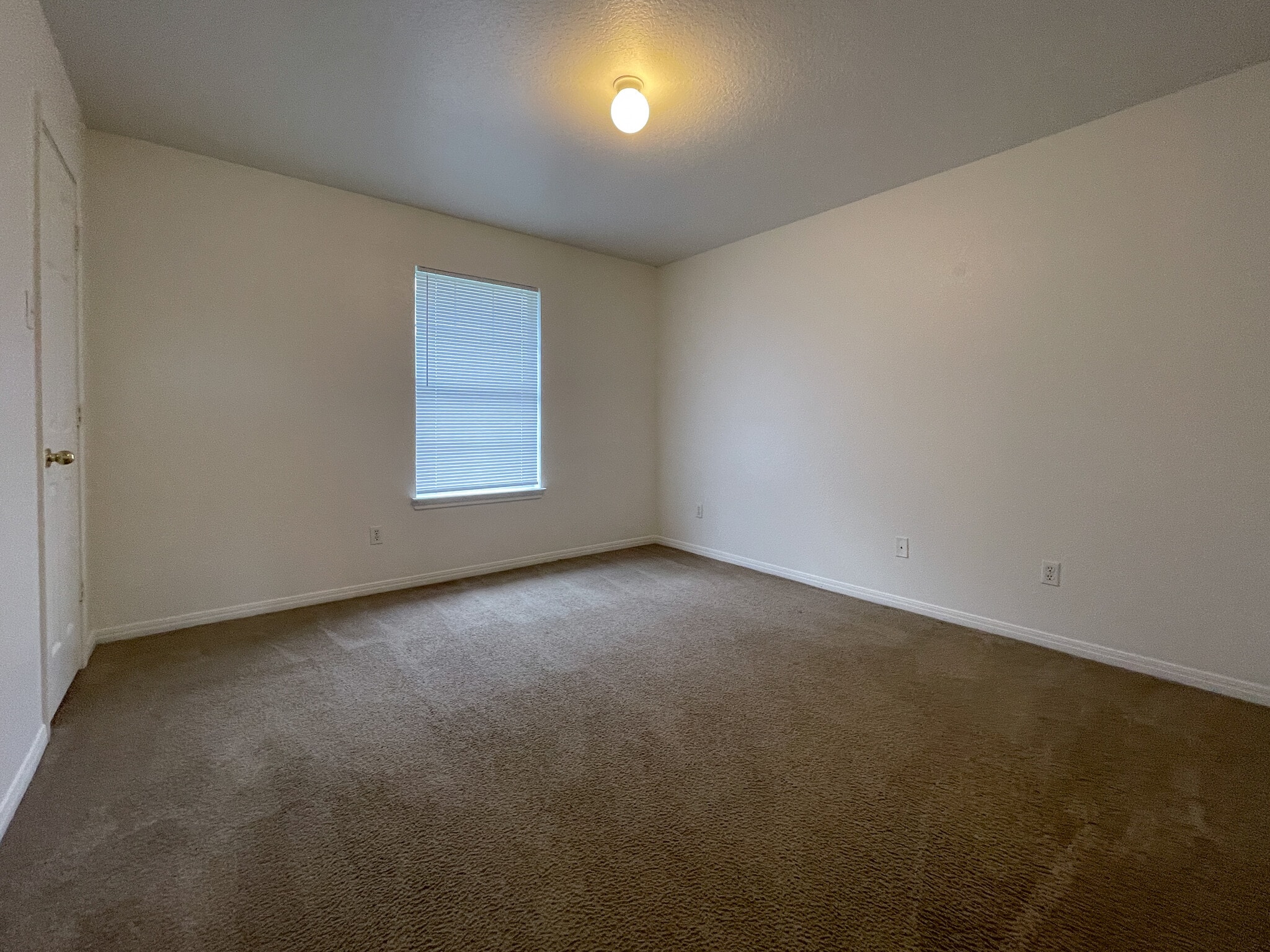 Building Photo - 145 Spring Water Ln