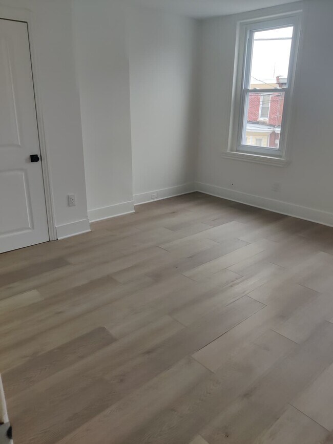 Building Photo - 1750 W Juniata St