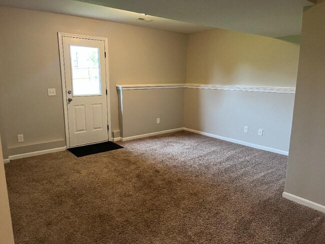 Building Photo - 904 N Cypress Cir