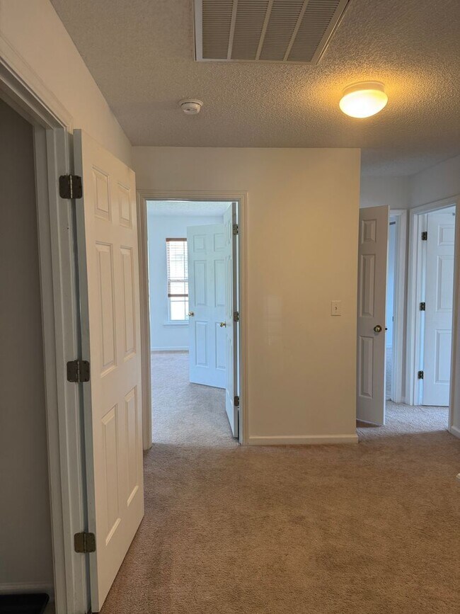 Building Photo - 210 N Orchard Farms Ave