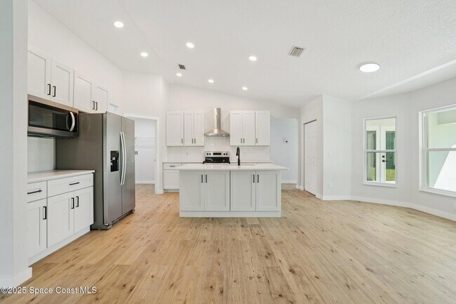 Building Photo - 1441 Eldron Blvd SE