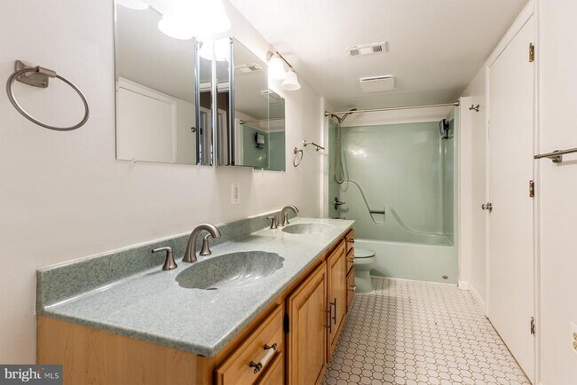 Building Photo - 847 Harbor View Terrace