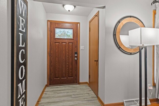 Building Photo - 1221 Kenwood St