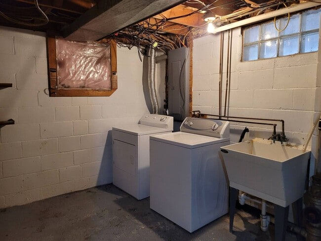 Building Photo - 3 bed 1 Bath Single Family Home in Rothschild