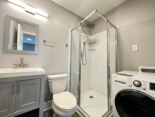 Building Photo - 304 E Ontario St